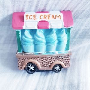 Cute Fairy Garden Icecream Cart/ Stand. NWT.